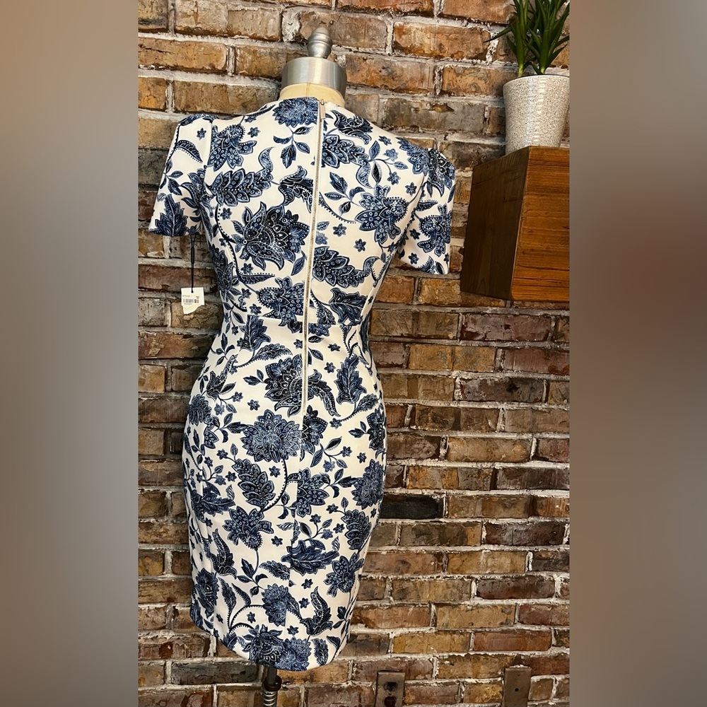 New Calvin Klein Floral Blue & White Mini Sheath Dress - Sz 4 - Picture 5 of 12